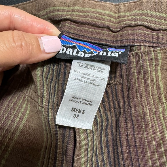patagonia organic cotton  mens cargo shorts Size 32 - Picture 2 of 3
